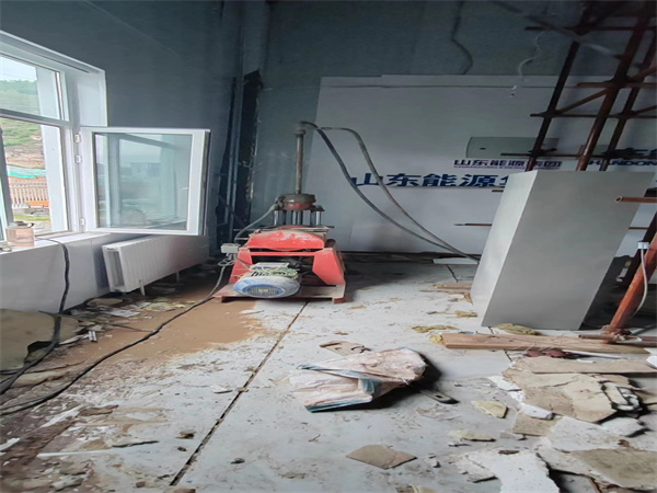 公坡镇地基基础下沉墙体裂缝加固注浆顶升施工